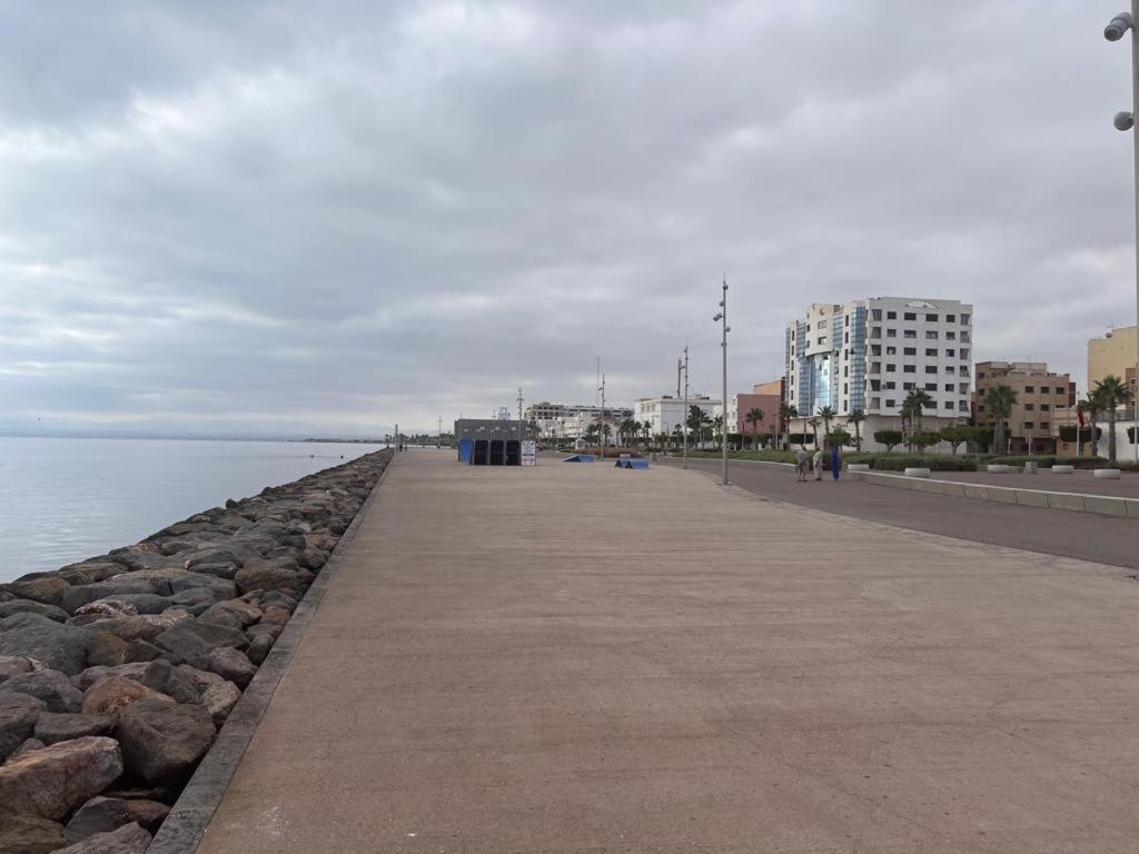 2 Zimmer Wohnung Corniche Nador Sidi Ali- Am Meer & Wifi Kültér fotó
